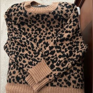 Old Navy heavy Cheetah print sweater ❤️